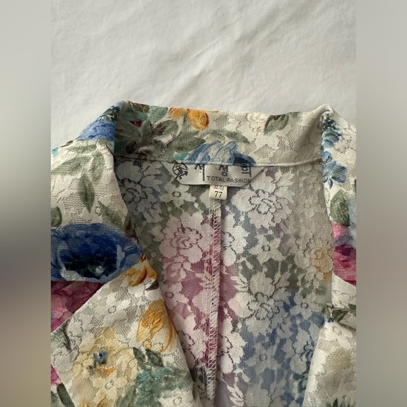 Vintage Korean Brand Total Fashion Lace Floral Blouse - Picture 3 of 7